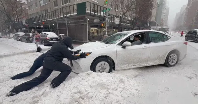 Nor'easter Brings Blizzard Warnings to 50 Million; Violence Follows Cartel Leader's Death